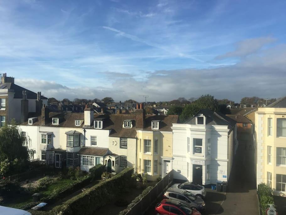 Beautiful Victorian Coastal * Deal
